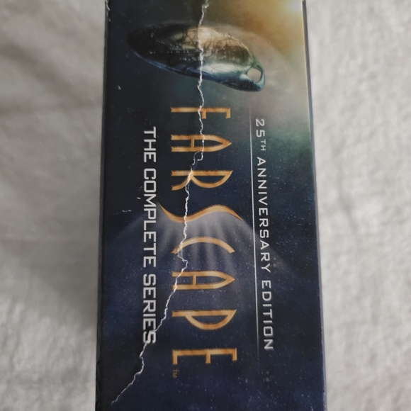Farscape The Complete Series DVD Set - 25 Anniversary Edition - Picture 9 of 13